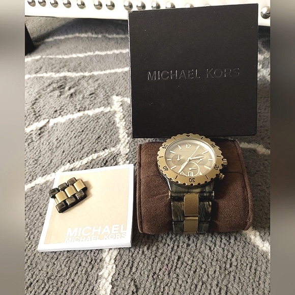 Michael Kors Chronograph MK 5597 Dylan Bronze Stopwatch - Picture 5 of 13